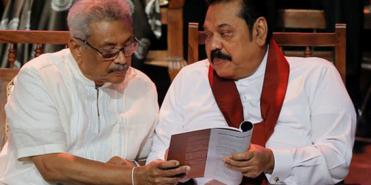 ගෝඨයි මහින්දයි එන්නත විදගෙන