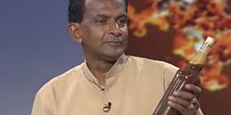 පැණි කුරුල්ලනේ… නිල් කොබෙයියනේ… ගිය තැනකින් වරෙල්ල‌ා… පැණි ධම්මික හොයල්ලා…