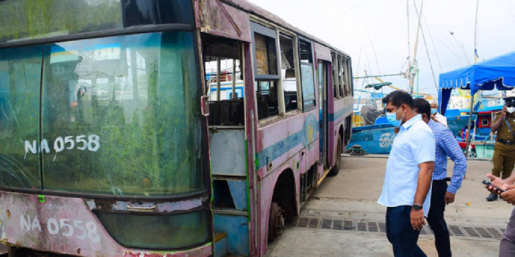 CTB බස් 4ක් ගාලු මුහුදේ ගිල්වයි (PHOTOS)