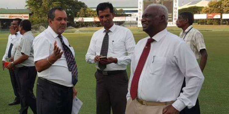 ධර්මදාසගේ ගෝලයා ශ්රී ලංකා ක්රිකට්වලට බාල ටී ෂර්ට් දීලා