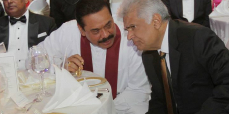 බෙන්තොටදී මහින්දයි රනිලුයි බුරියානි කන ගමන් දේශපාලනය ගැන කතා කරලා