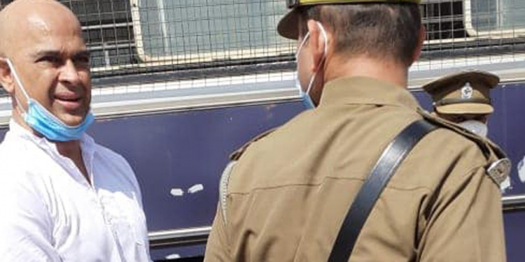 රන්ජන් හිරෙන් එළියට එයි (PHOTOS)