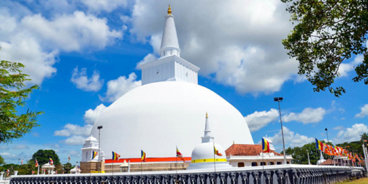 පෙනී නොපෙනී යන හිමිවරු-ඉඳහිට මතුවන උපාසකවරු… රුවන්වැලි සෑයේ නාහිමියන් පළමුවරට කරන හෙළිදරව්ව