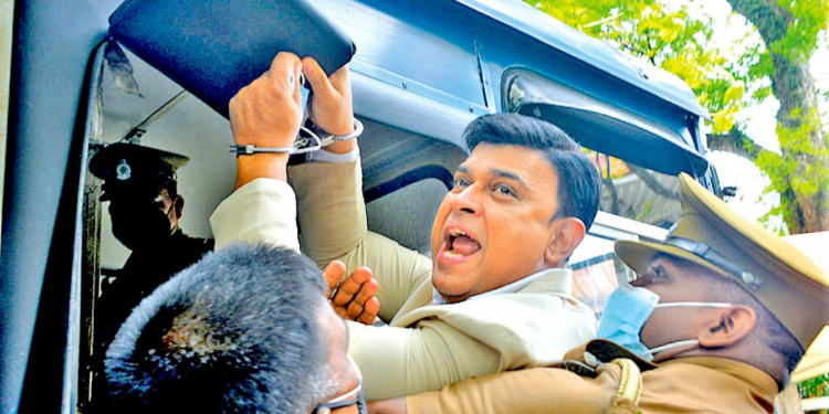 මන්ත්‍රී සටනින් රන්ජන් දිනුම්