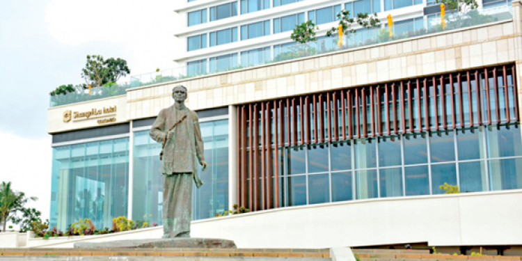 ඉම්රාන් සමුළුවේ කතාකරද්දී ෂැන්ග්‍රිලා ඉදිරිපිට උද්ඝෝෂණ කරන්න යයි