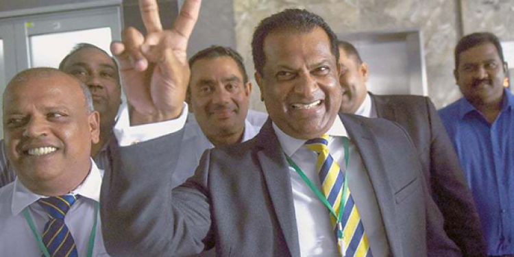 ක්රීඩකයන්ට මොළේ දෙන්න අපිට බෑ: ක්රිකට් වැටුණු හැටි ක්රිකට් ලොක්කා හෙළිකරයි