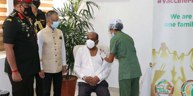 පැණිය ගහපු කතානායකත් එන්නත ගහගනී: දැන් ඔක්කොම 24ක්