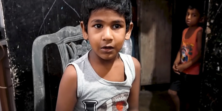 කටුගෙට ගිහින් නයිවල දරුවා පෙන්වපු පුදුම හිතෙන වික්රමය