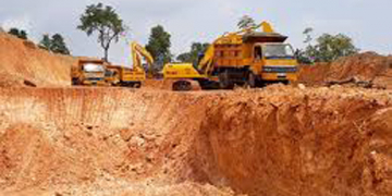 ඇමැති සහෝදරයාගේ වාහනය කුඩුත් එක්කම අල්ලයි