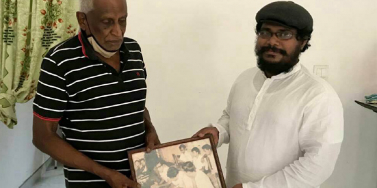 විජේවීරගේ පුතා පළමු වෙඩිමුරය පත්තු කරයි (PHOTOS)