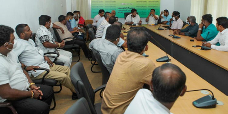 රනිල්ගේ කොළඹ සුනේ සුන්! මන්ත්රීවරු 38ක් සජිත් ගාවට ඇවිත් (PHOTOS)