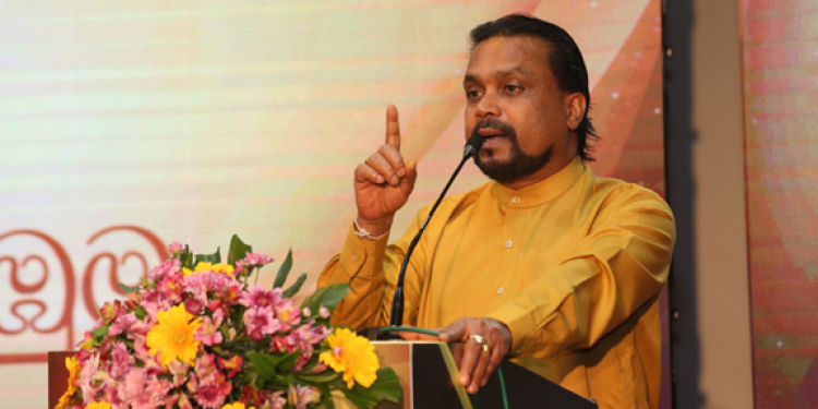 මේ ආණ්ඩුව වට්ටන ‘ෆීලික්ස්’ කව්ද? ඊළගට එන ‘ජේ.ආර්.’ කව්ද? විමල් දුන් අලුත්ම තියරිය මෙන්න (VIDEO)
