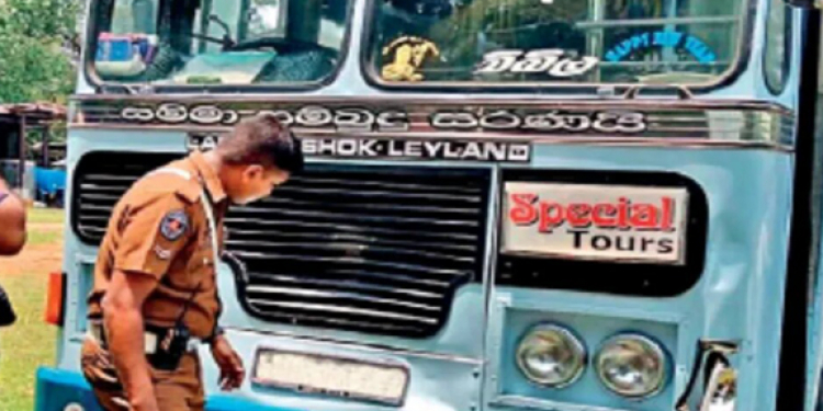 සෙබළුන් ගෙන ගිය බසය කහ ඉරේදී 4ක් යට කරන් ගිහින්
