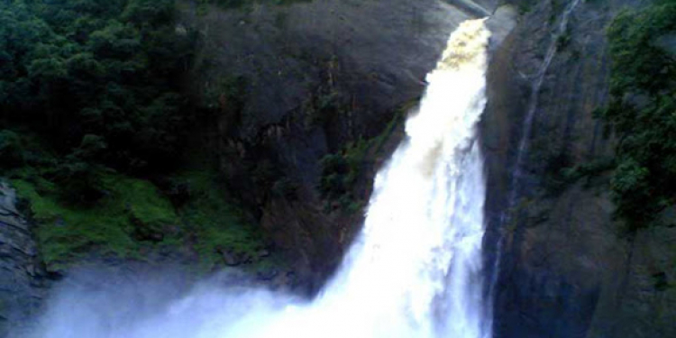 බඹරකන්ද බලන්න ගිය 11ක් ආගිය අතක් නෑ