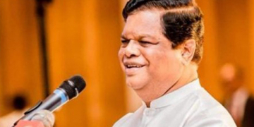 මෙන්න බන්දුලගෙ අලුත්ම තියරිය: පොල්‌තෙල් වෙනුවට සෝයා තෙල් කන්න (VIDEO)