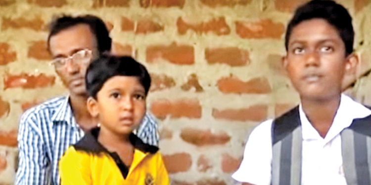 අම්මා දාලා ගිහින්: තාත්තා අන්ධයි: නංගි මොන්ටිසෝරි: නුවන් අහිමි පියා රකින නුවන් තිළිණ පුතා