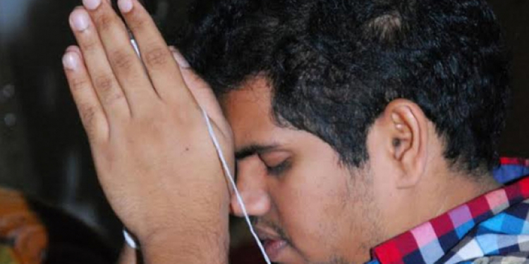 මෛත්‍රීගේ පුත් දහම් සිරිසේනත් එළියට එයි: ආණ්ඩුව කරන්න යන වැඩකට විරෝධය පායි
