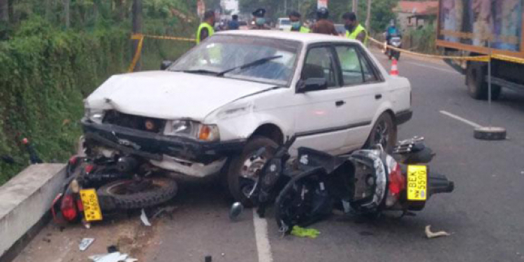 බිරිදගේ ප්‍රශ්නයකට සැමියා කාර් එකෙන් බයික් 2ක් යටකොට එකෙක් කපා කොටා මරලා