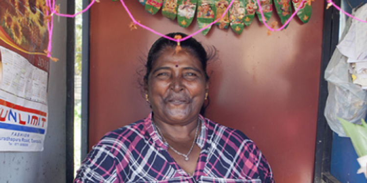 ණයට වෙන් කළ ලොතරැයියට ලක්ෂයක් ඇදිලා: ලොතරැයි වෙළෙන්දිය කෝල් එකක් දී ලොතරැයිය අරන් යන්න කියලා