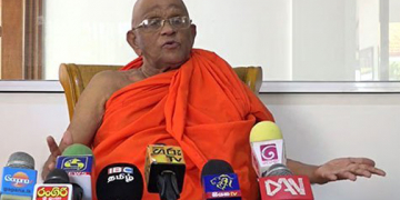 ආණ්ඩුව ගැන මුළු රටම කලකිරිලා: දේව සාපයක්දැයි සැකයි: අපි බෝධි පූජාවක් තියනවා (VIDEO)
