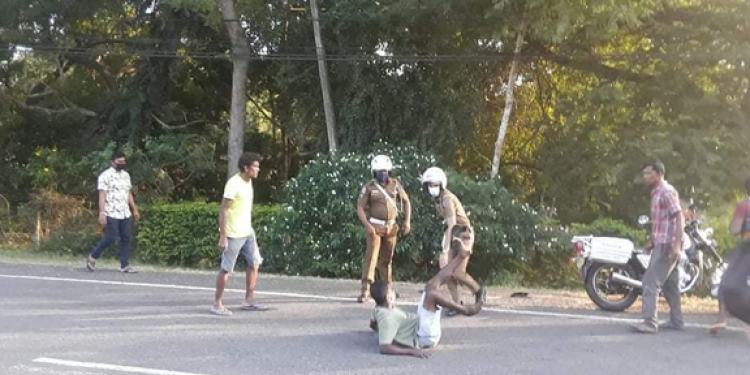 වීරවිල තරුණයෙකුටත් පොලිසිය බිම දාගෙන පහර දීලා