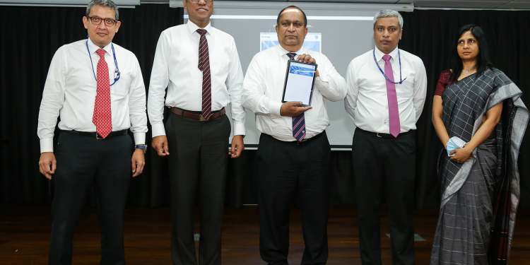 පීපල්ස් ඉන්ෂුවරන්ස් වෙතින් පෙරළිකාරී ජංගම යෙදුමක්