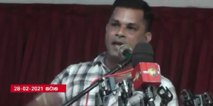 අපිට ගමට යන්න බෑ: පොහොට්ටු උපසභාපතිගෙන් ඇමැති ඉදිරියේම ආණ්ඩුවට දැඩි ප්රහාරයක් (VIDEO)