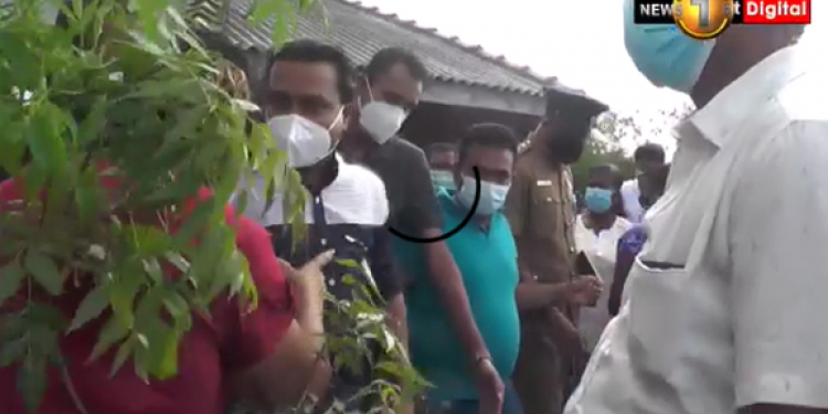 කිරින්දට ගිය විමල්ට මිනිස්සු හූ තියා එලවයි (VIDEO)