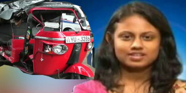 රටට අපලයක්ද? නිවුන් දරුවනුත් එක්ක ගිය නිවේදිකාව රිය අනතුරින් මරුට (VIDEO)