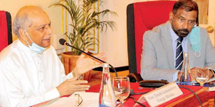 ජිනීවා පරාජයට ඉල්ලා අස්වෙන්නේ දිනේෂ්ද-කොළඹගේද?