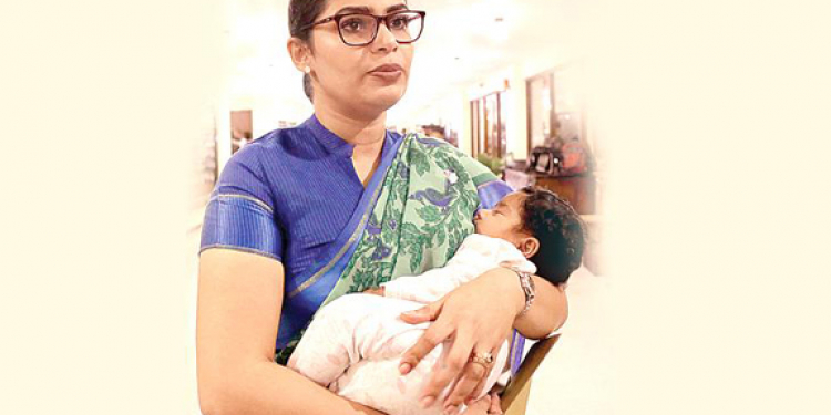 වරෙන්තු නිකුත් කරද්දී හිරුණිකා අධිකරණ භූමියේ දරුවාට කිරි දිදී ඉඳලා