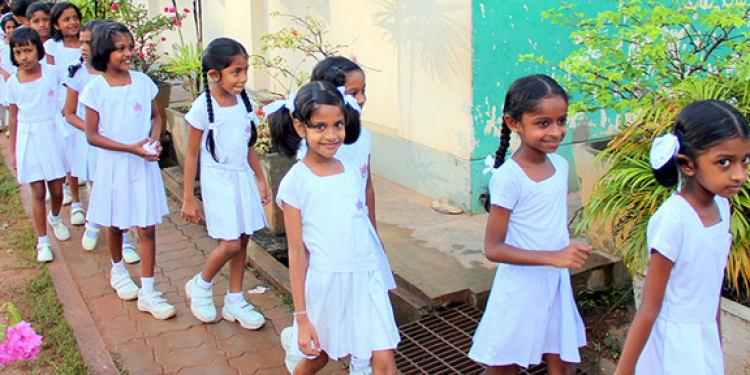 පාසල් කොටසක් අද ඇරෙයි: අනෙක්වා අවුරුදු නිවාඩුවෙන් පසු