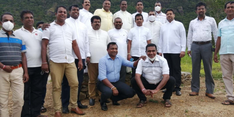 ආණ්ඩුවේ පසුපෙළ සිංහරාජයට ඇතුළු වෙයි: විශේෂ ප්‍රකාශයකුත් කරයි (VIDEO)