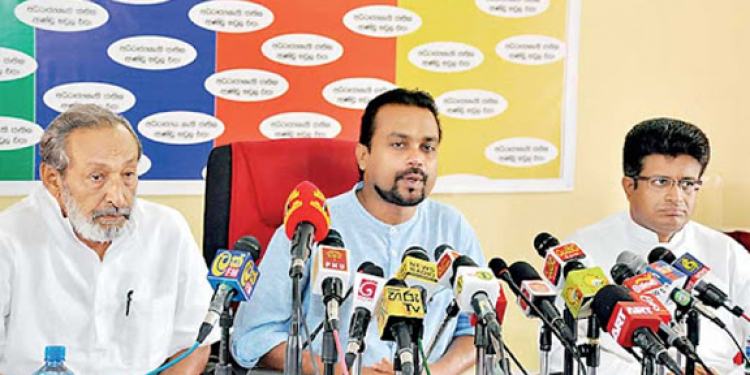 පළාත් සභා කතාවෙන් කැබිනට්ටුව රත්වෙයි: විමල් පිල එළිපිට ගේම ඉල්ලයි