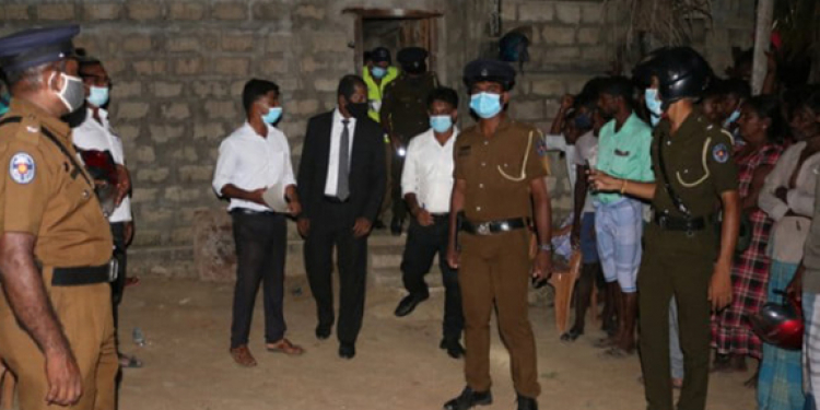 බිරිය මරා සැමියාත් දිවි හානි කරගනී