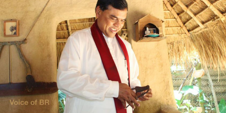 බැසිල්ටත් සින්දුවක් ගහයි: එන්න හදන්නේ මොකටද? (VIDEO)