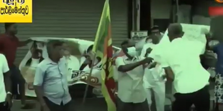 ගෝඨා සෝවාන්ලාභියෙක්-රාජපක්ෂ මෑණියන් දේවතාවියක් කී පොහොට්ටු මන්ත්රීට පොහොට්ටුවෙන්ම ප්රහාරයක් (VIDEO)