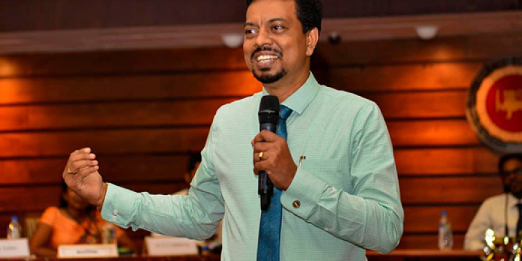 සුදේවගෙන් පස්සේ ජනාධිපති සිරසේ කිංස්ලිවත් ළගට ගනී