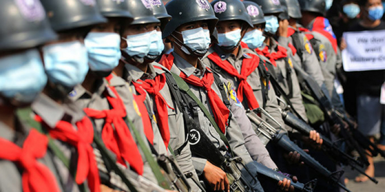මියන්මාර හමුදා ජුන්ටාව දරුණු වෙයි: ළමුන් 43ක් මරා දමයි