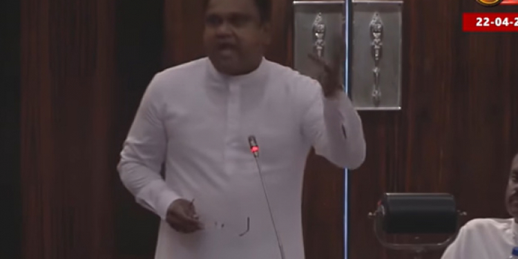 හිරගෙදර ගත කළ ජීවිතය ගැන සිහි කරමින් ආණ්ඩුවේ මන්ත්රී පාර්ලිමේන්තුවේදී හඬා වැලපෙයි (VIDEO)