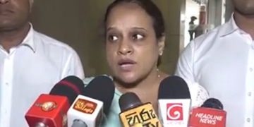 මහමොළකරුවන් අහපු වෙලාවෙ ඉඳන් ආණ්ඩුවේ මොළේ දන්න පටන් අරන් (VIDEO)