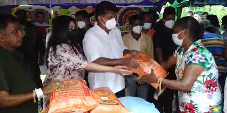 සජිත් අමුතු විදිහකට අවුරුදු සමරයි  (VIDEO)