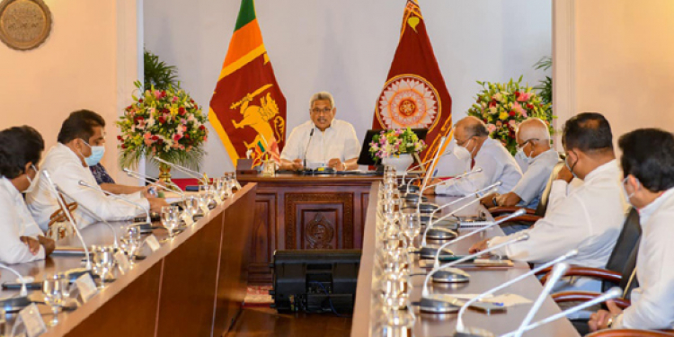 වැඩ බැරි ලොක්කන් ගැන ජනපති දැඩි තීන්දුවක් ගන්න යයි (PHOTOS)