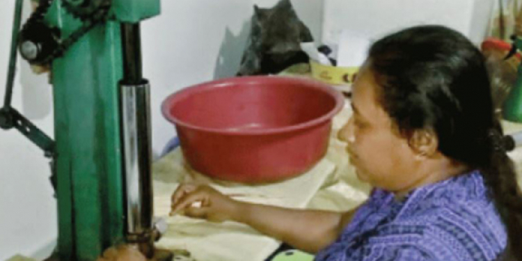 මහනුවර අරුණා මරු මදුරු කොයිල් එකක් හදයි