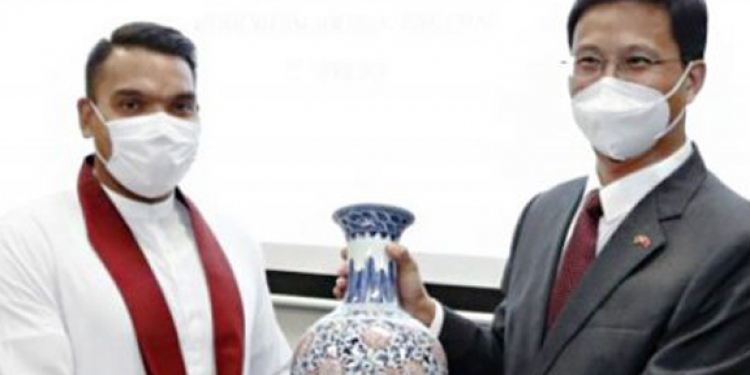 නාමල්ට චීනෙන් ලොකු තනතුරක්