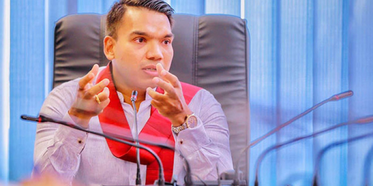 නාමල් පසුපෙළත් එක්ක හදිසි සාකච්ජාවක