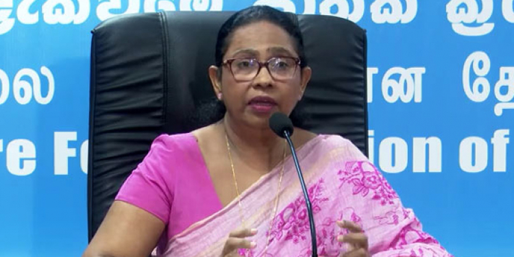 පවිත්රා චීන එන්නතට විරුද්ධ වූ විශේෂඥ වෛද්යවරයා කමිටුවෙන් පන්නා දමයි