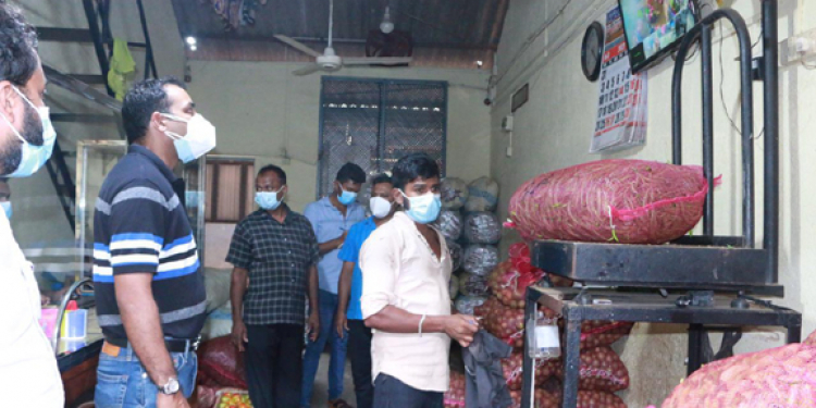 කොළඹ ඉදන් කියන කතා බොරු: දඹුල්ලේ එළවළු සියල්ල ආණ්ඩුවෙන් ගත්තා: ප්රමිත රෝහිණීට උත්තර දෙයි (PHOTOS)