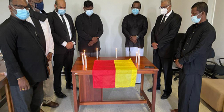 දෙමළ සන්ධානය පළමුවරට පාර්ලිමේන්තුව ඇතුළේදීම විරු සැමරුම සිදුකරයි!