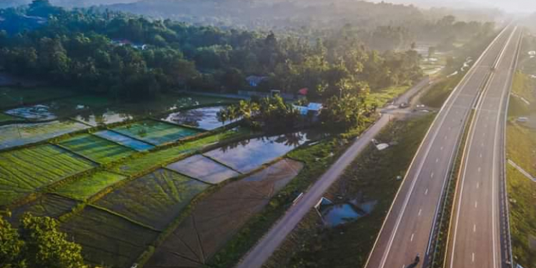 සොබා සුන්දරත්වයෙන් අනූන මධ්යම අධිවේගයේ ජායාරූප එළියට (PHOTOS)